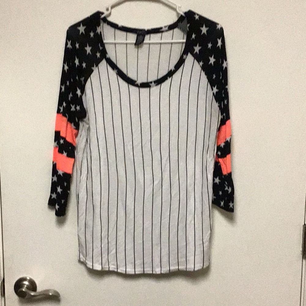 Rue21 Size XL quarter length sleeve T-shirt